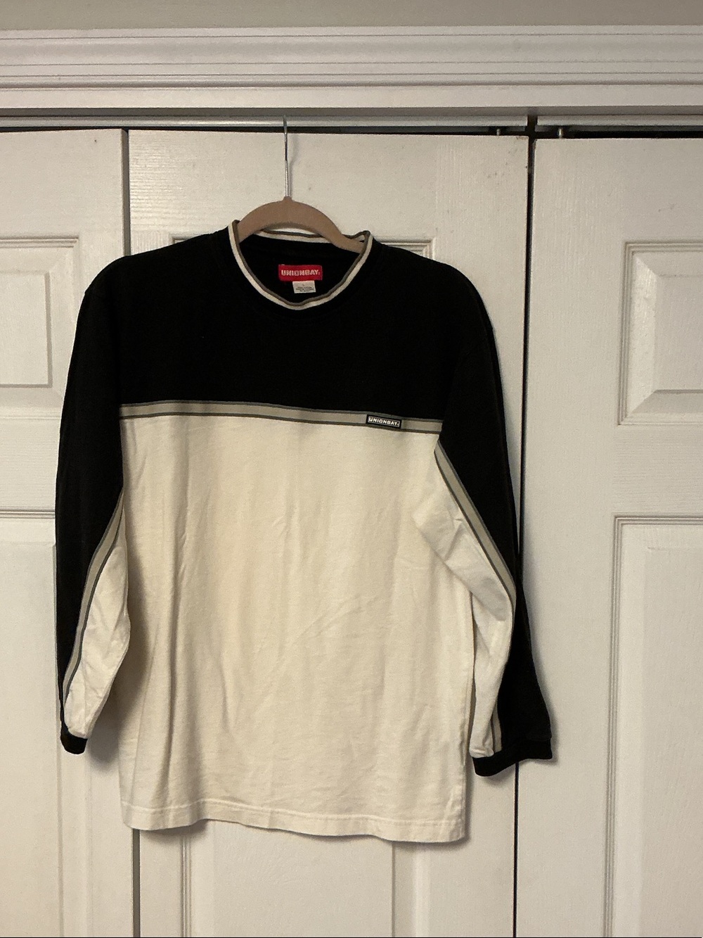 UNIONBAY Black and Cream Colorblock Crewneck Sweater